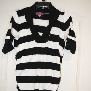 Derek Heart Maternity top.  Size Large